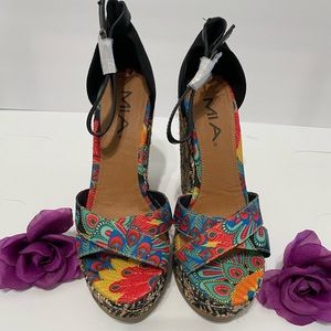 MIA. SHOES PLATFORM SANDAL SIZE 8 COLOR BLUE ORANGE BLACK